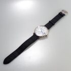 高級レザーベルトのクラシック腕時計, シルバーステンレスケースと白文字盤.