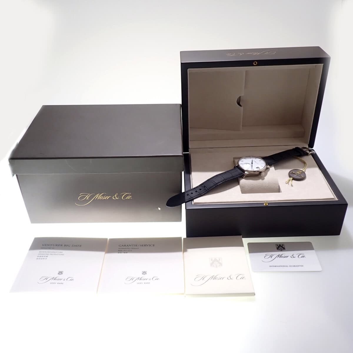 高級腕時計H. Moser & Cieのオリジナル箱と保証書セット.