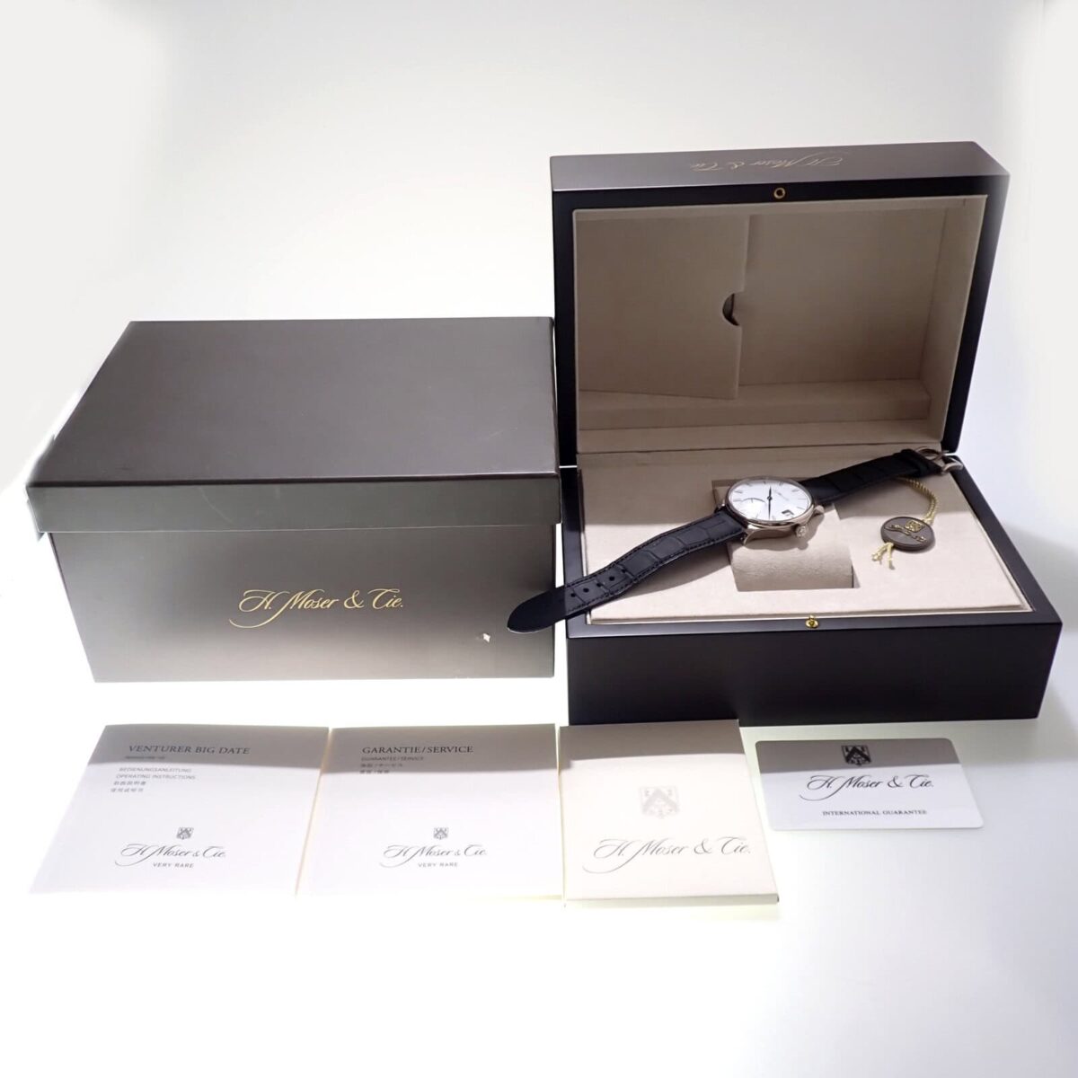 高級腕時計H. Moser & Cieのオリジナル箱と保証書セット.