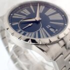 ファイル名: silver-luxury-watch-closeup.jpg.