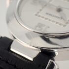 高級時計のクローズアップ画像.