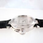 高級レディース腕時計、クロコダイルレザーベルトとシルバーケースのエレガントなデザイン。正面から見た高品質な時計画像。.