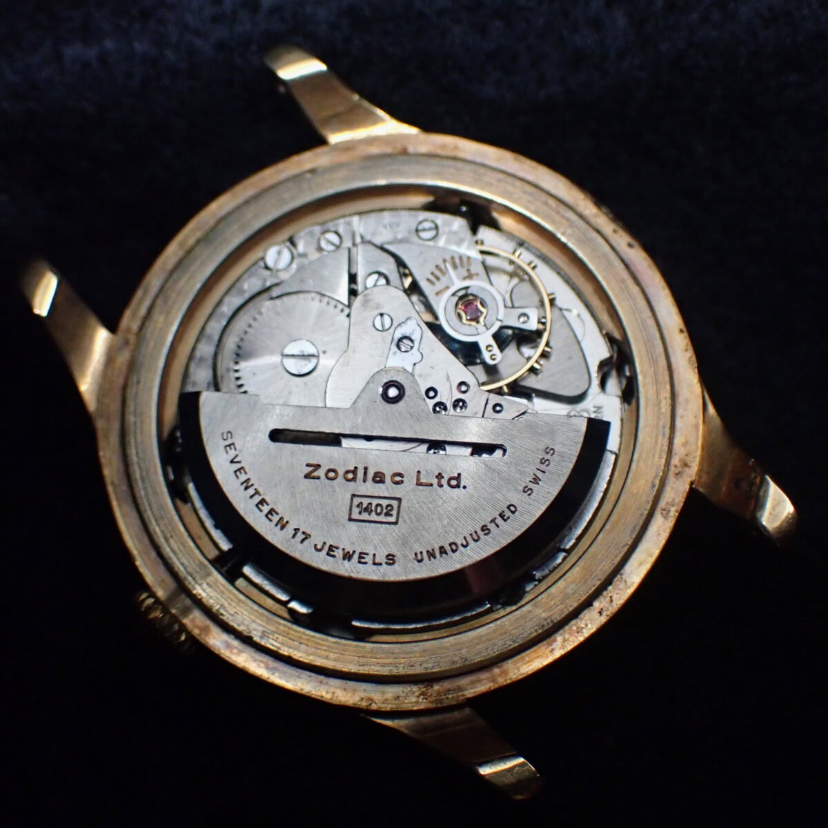Zodiac Triple Calendar Moon Phase ゾディアック・トリカレ・ムーンフェイズ・Ref.908 Cal.1402