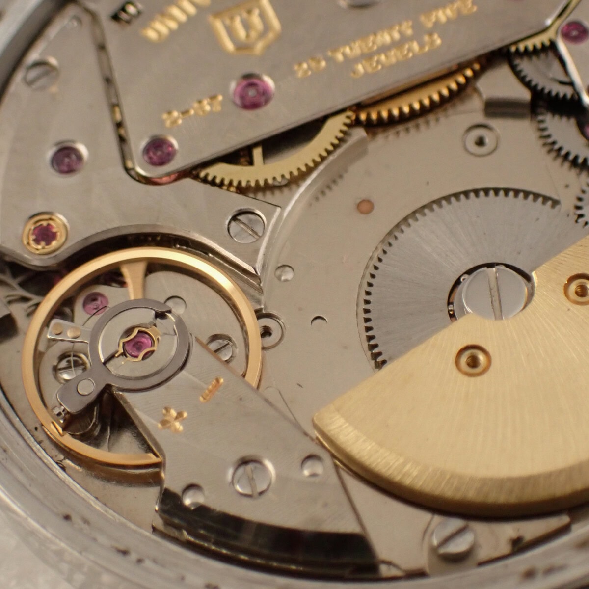 Universal Geneve White Shadow ユニバーサル・ジュネーブ ホワイトシャドウ Ref,867102 マイクロローター 2-67