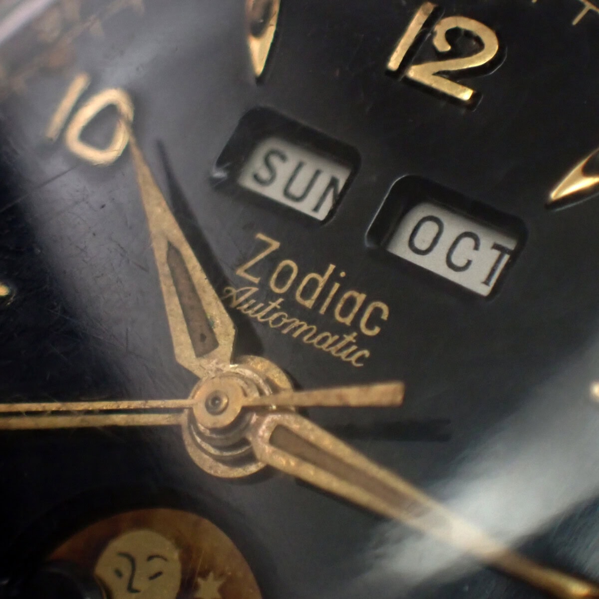 Zodiac Triple Calendar Moon Phase ゾディアック・トリカレ・ムーンフェイズ・Ref.908 Cal.1402