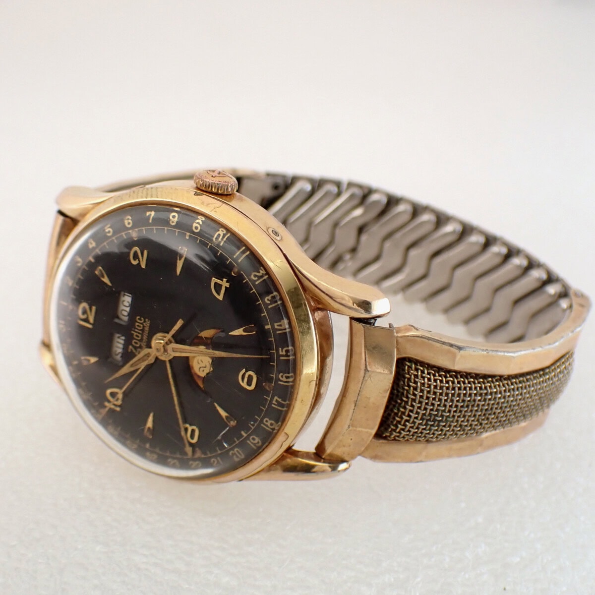 Zodiac Triple Calendar Moon Phase ゾディアック・トリカレ・ムーンフェイズ・Ref.908 Cal.1402
