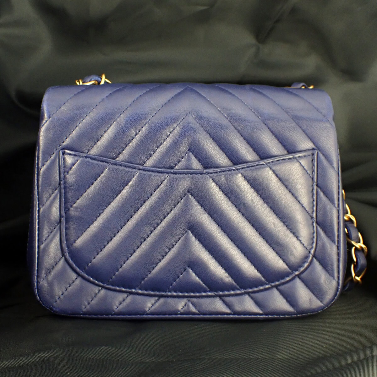CHANEL Matelasse V-Stitch シャネル マトラッセ Vステッチ ネイビー ラムスキン ミニ フラップバッグ 16cm