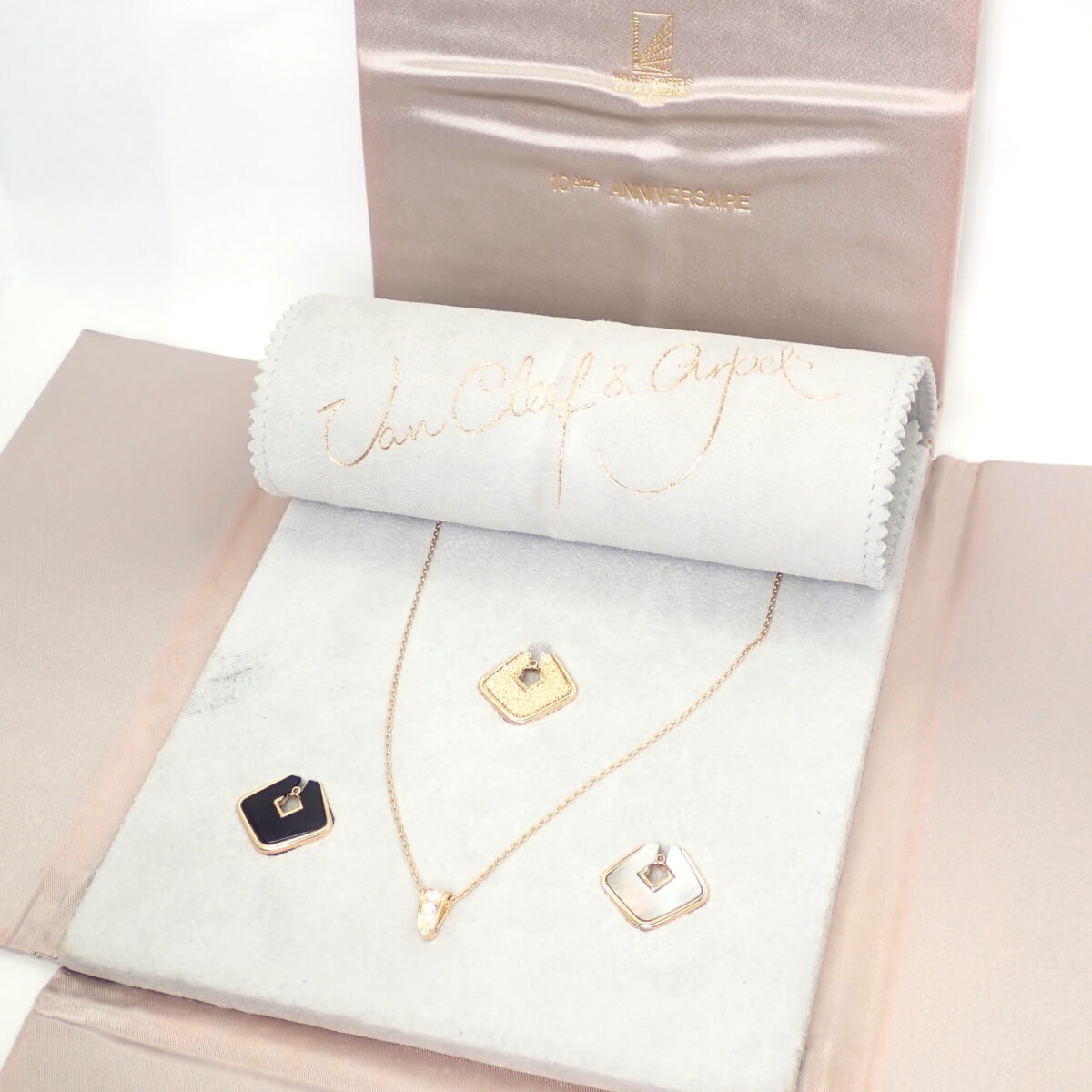 VANCLEEF&ARPELS イエローゴールド オニキス パール ペンダントヘッド ダイヤ入り ネックレス VCGGE69945