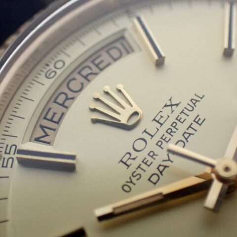 精密なロレックス腕時計のクローズアップ写真