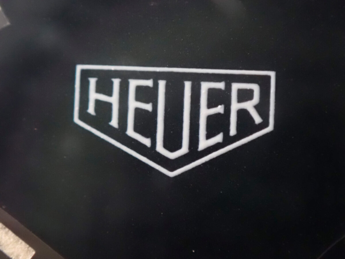 heuer-carrera-cs3111-bc0725-03-heuer-dial-logo HEUER Carrera CS3111.BC0725 – 1996 Re-Edition, Black Dial ホイヤー カレラ CS3111.BC0725 1996年復刻モデル ブラック文字盤 手巻きクロノグラフ ノンポリッシュ BOX・1998年保証書付き