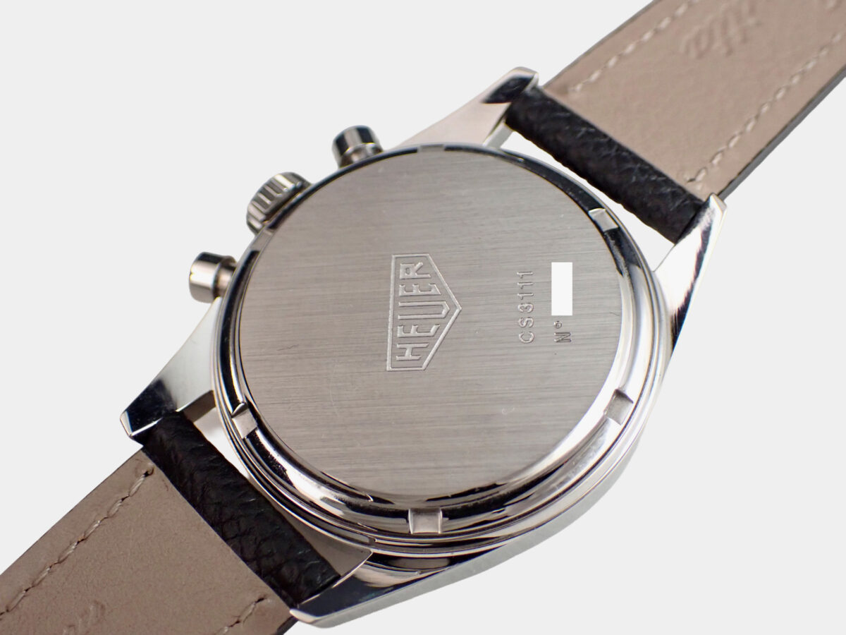 heuer-carrera-cs3111-bc0725-06-case-back HEUER Carrera CS3111.BC0725 – 1996 Re-Edition, Black Dial ホイヤー カレラ CS3111.BC0725 1996年復刻モデル ブラック文字盤 手巻きクロノグラフ ノンポリッシュ BOX・1998年保証書付き