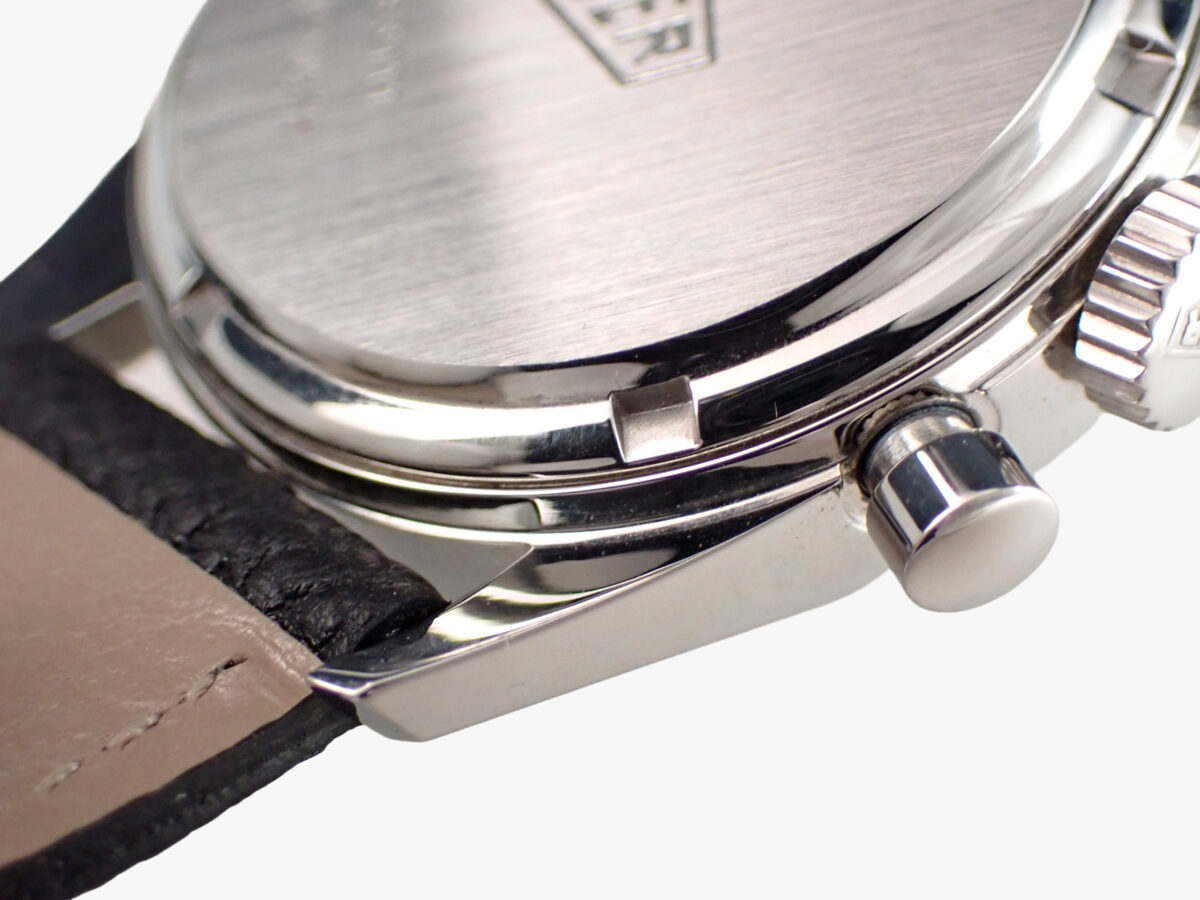 heuer-carrera-cs3111-bc0725-10-case-back-detail HEUER Carrera CS3111.BC0725 – 1996 Re-Edition, Black Dial ホイヤー カレラ CS3111.BC0725 1996年復刻モデル ブラック文字盤 手巻きクロノグラフ ノンポリッシュ BOX・1998年保証書付き