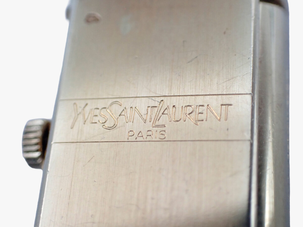 yves-saint-laurent-reverso-03-case-signature Yves Saint Laurent Reversible “Reverso“ イヴ・サンローラン レベルソ Ref.2175 1970年代頃 18Kイエローゴールド無垢 リバーシブル 手巻き